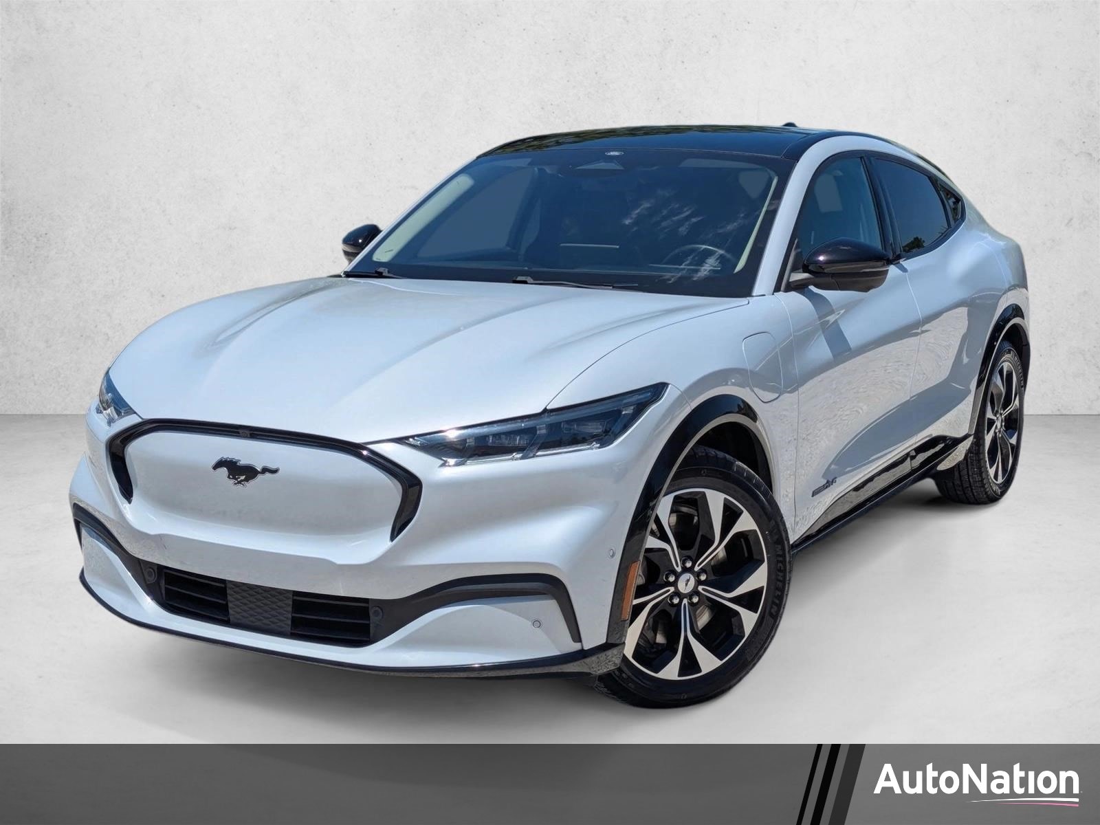 2023 Ford Mustang-Mach-e Premium's photo