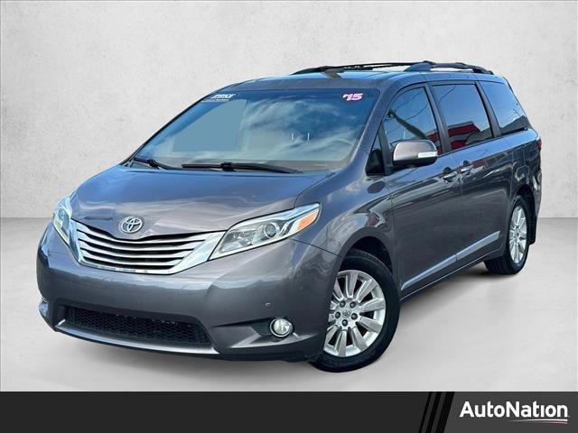 2015 Toyota Sienna XLE's photo