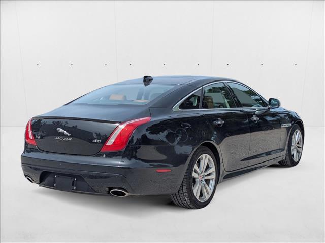 2019 Jaguar XJ R-Sport photo 3