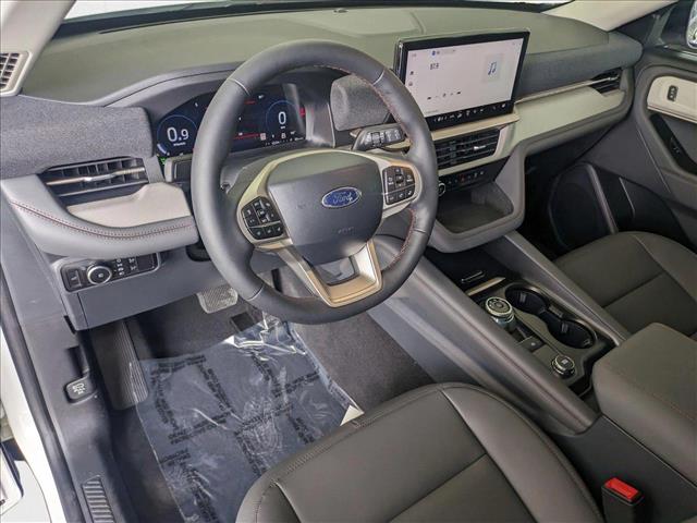 2025 Ford Explorer photo 3