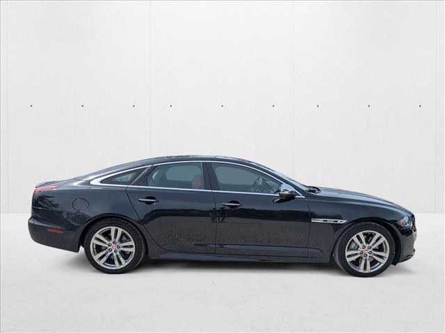 2019 Jaguar XJ R-Sport photo 2