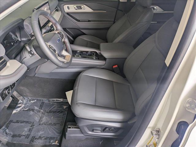 2025 Ford Explorer photo 4