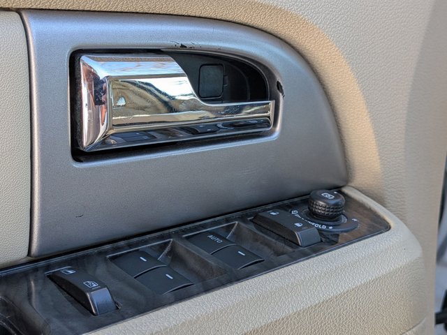 2017 Ford Expedition EL Limited photo 4