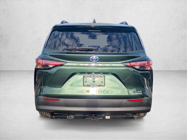 2021 Toyota Sienna LE photo 4