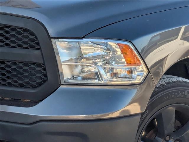 2017 Ram 1500 SLT photo 3