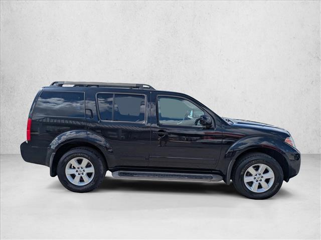2012 Nissan Pathfinder SV photo 4