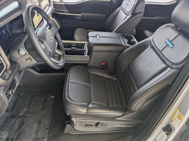 2025 Ford F-250 Platinum photo 4