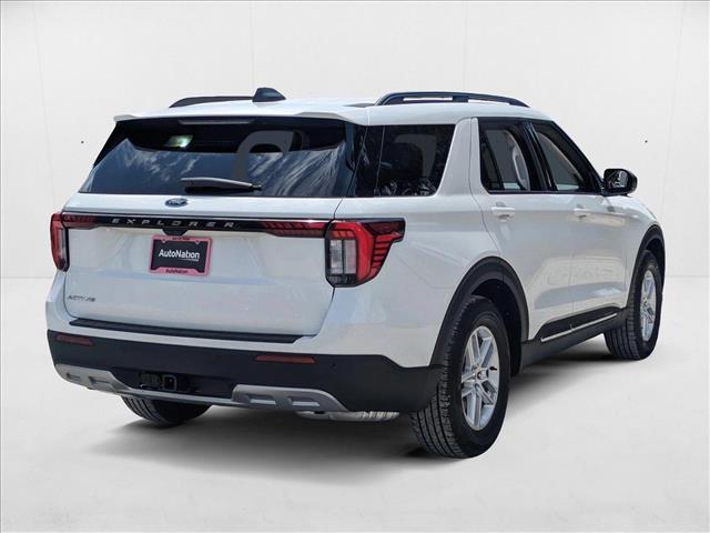 2025 Ford Explorer photo 2