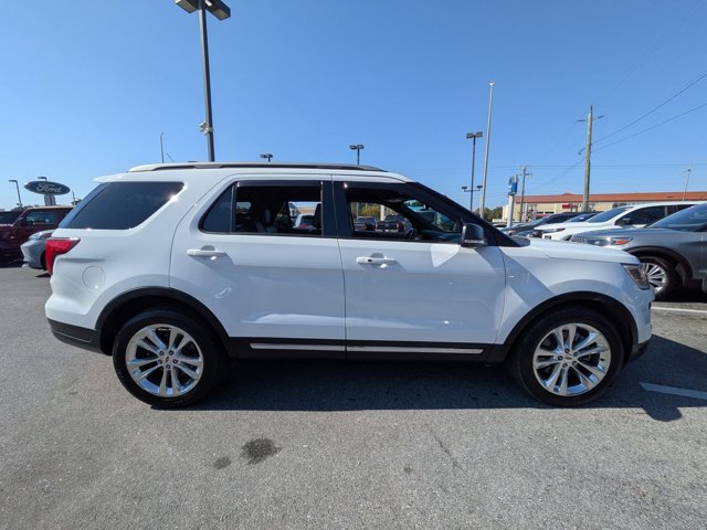 2019 Ford Explorer XLT photo 3