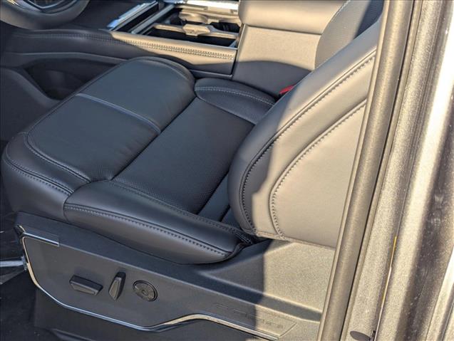 2026 Ford F-250 Platinum photo 4