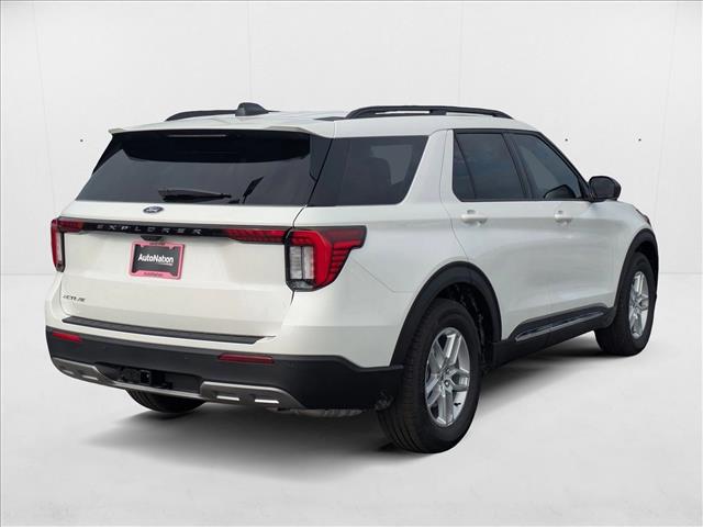 2025 Ford Explorer photo 2