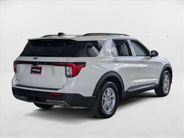 2025 Ford Explorer photo 2