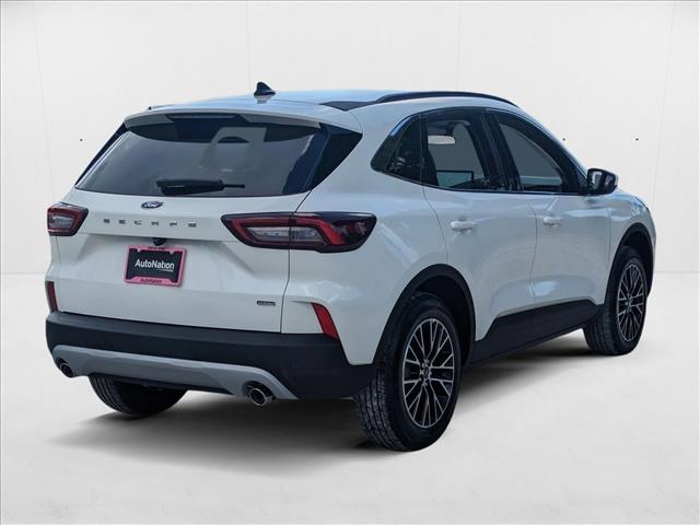 2025 Ford Escape photo 2