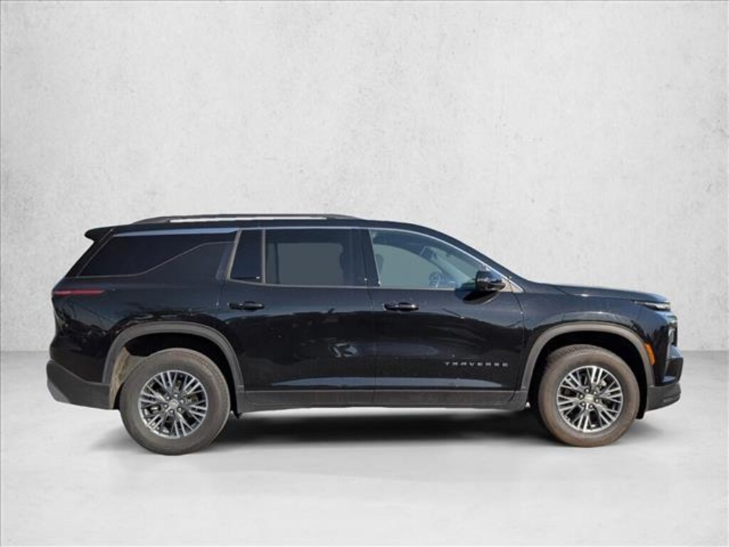 Used 2024 Chevrolet Traverse FWD LT SUV