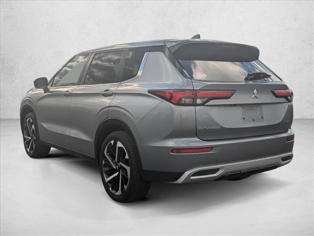 2023 Mitsubishi Outlander SE photo 2