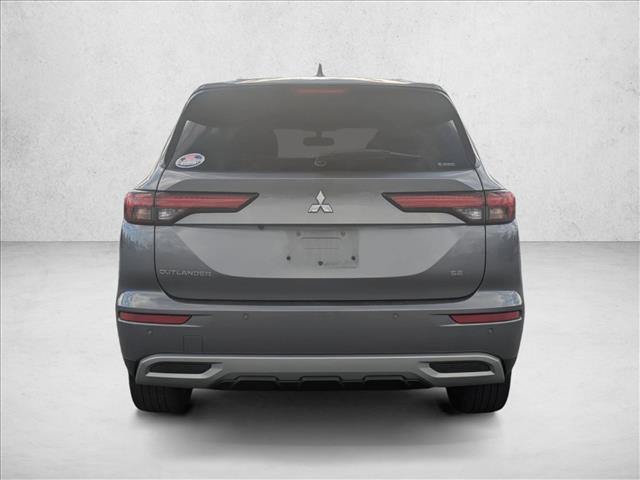 2023 Mitsubishi Outlander SE photo 3