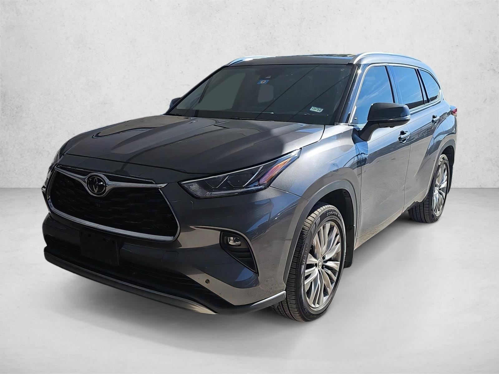 2023 Toyota Highlander Platinum's photo