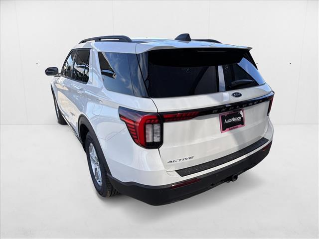 2025 Ford Explorer photo 3