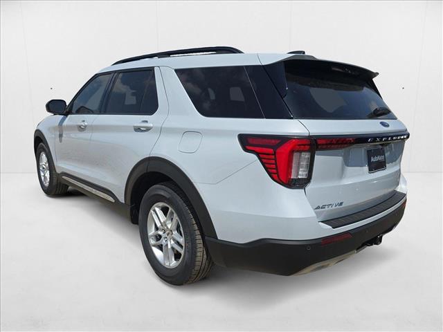 2025 Ford Explorer photo 2