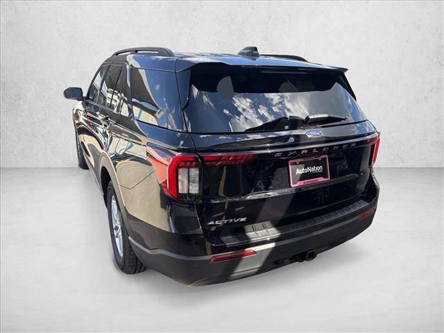2025 Ford Explorer photo 2