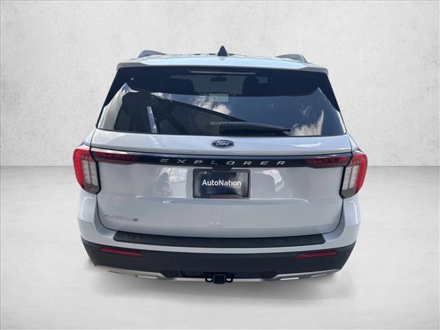 2025 Ford Explorer photo 4