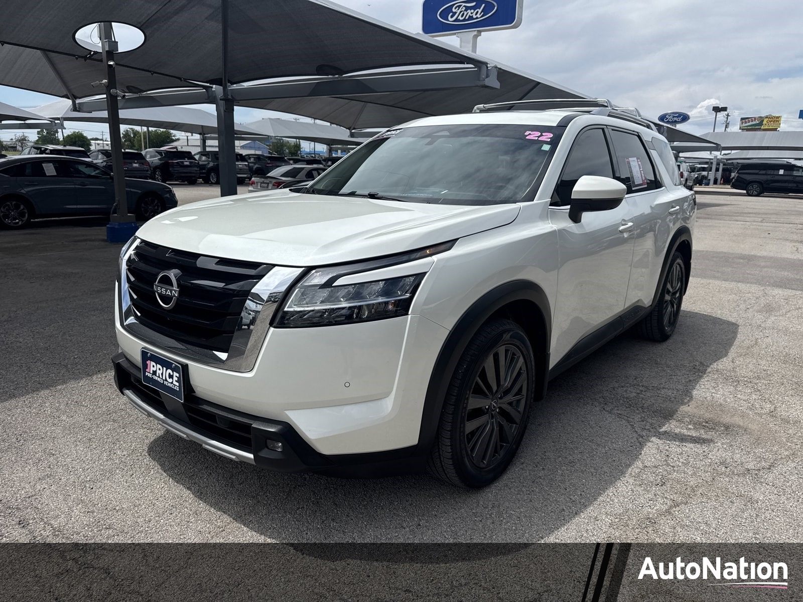 2022 Nissan Pathfinder SL 2WD's photo