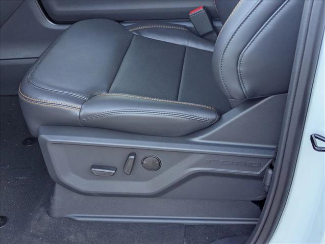 2025 Ford Expedition photo 4