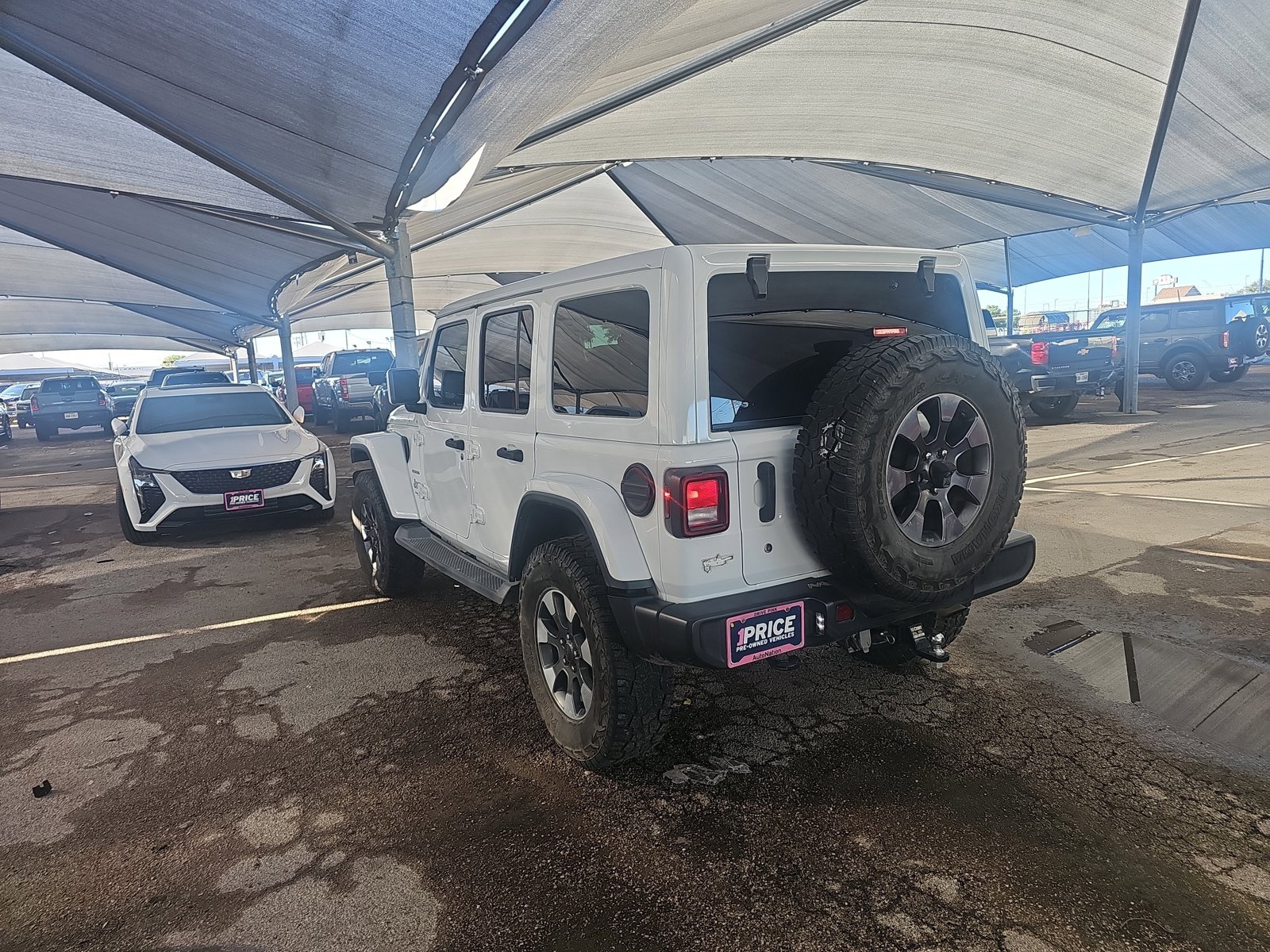 2018 Jeep Wrangler Unlimited Sahara photo 2