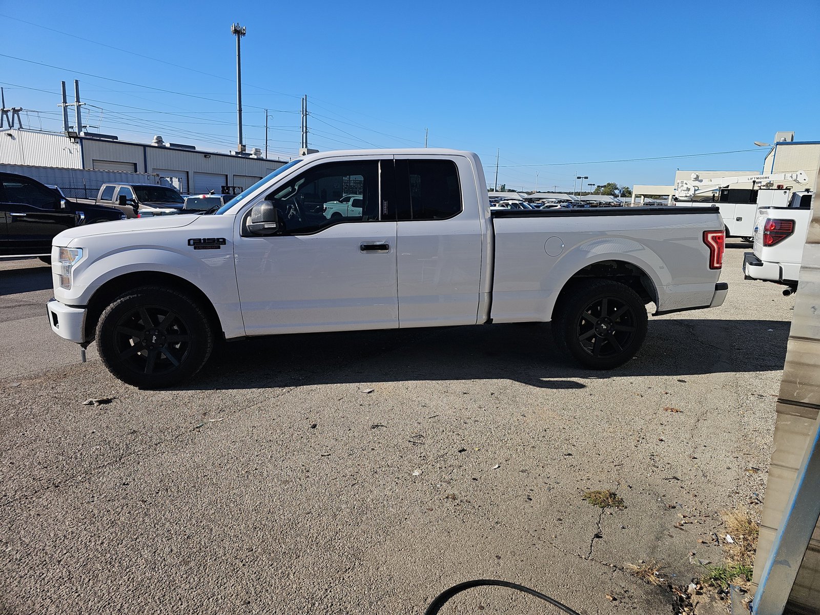2017 Ford F-150 XLT photo 2