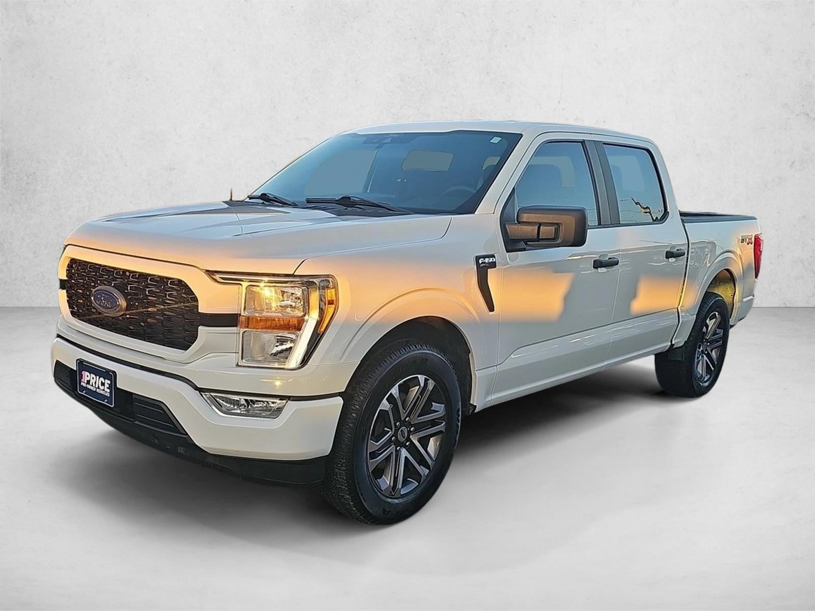 2021 Ford F-150 XL's photo