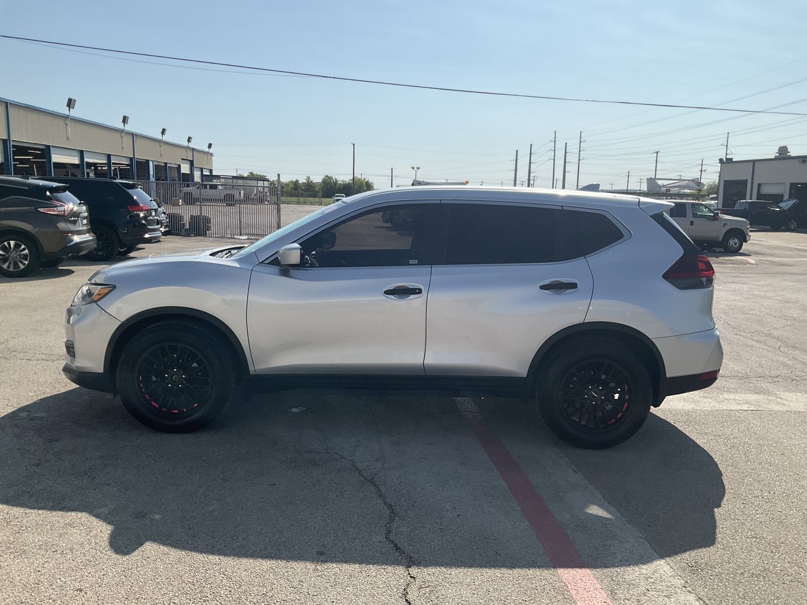 Used 2018 Nissan Rogue S with VIN KNMAT2MT9JP605851 for sale in Burleson, TX