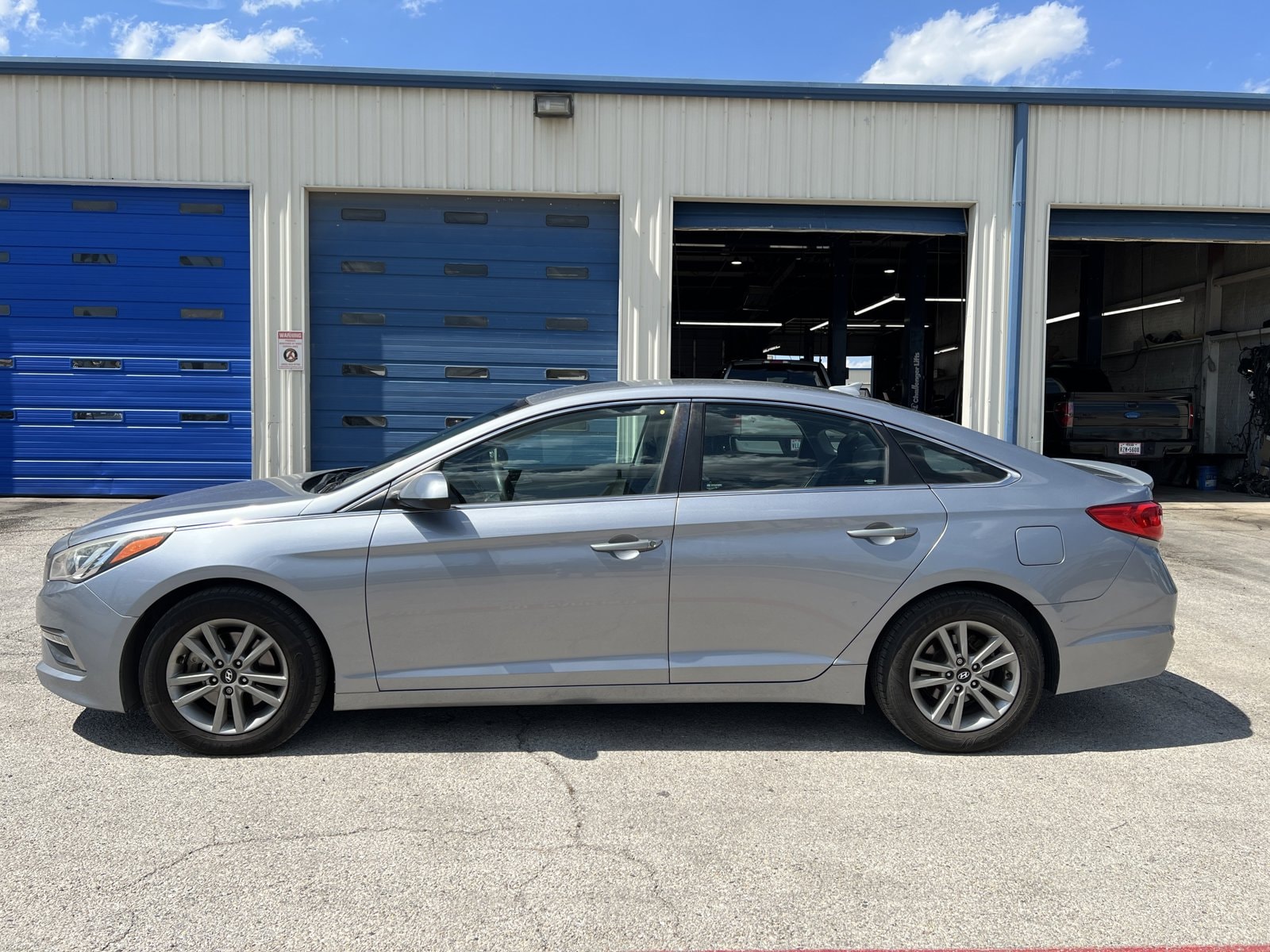Used 2015 Hyundai Sonata SE with VIN 5NPE24AF4FH019298 for sale in Burleson, TX