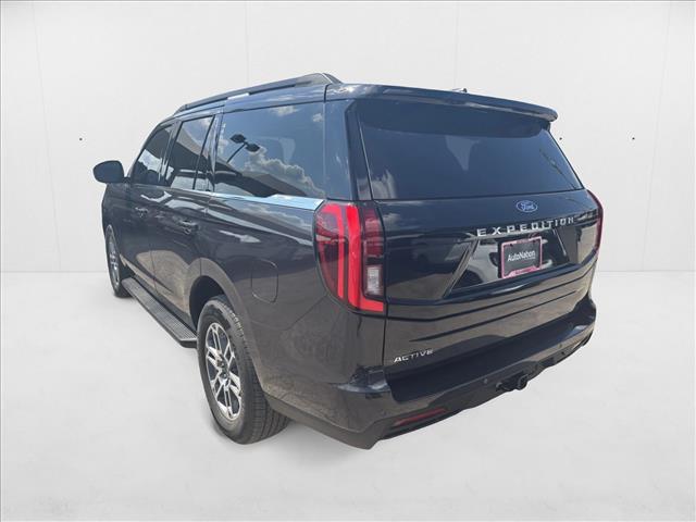 2025 Ford Expedition photo 2