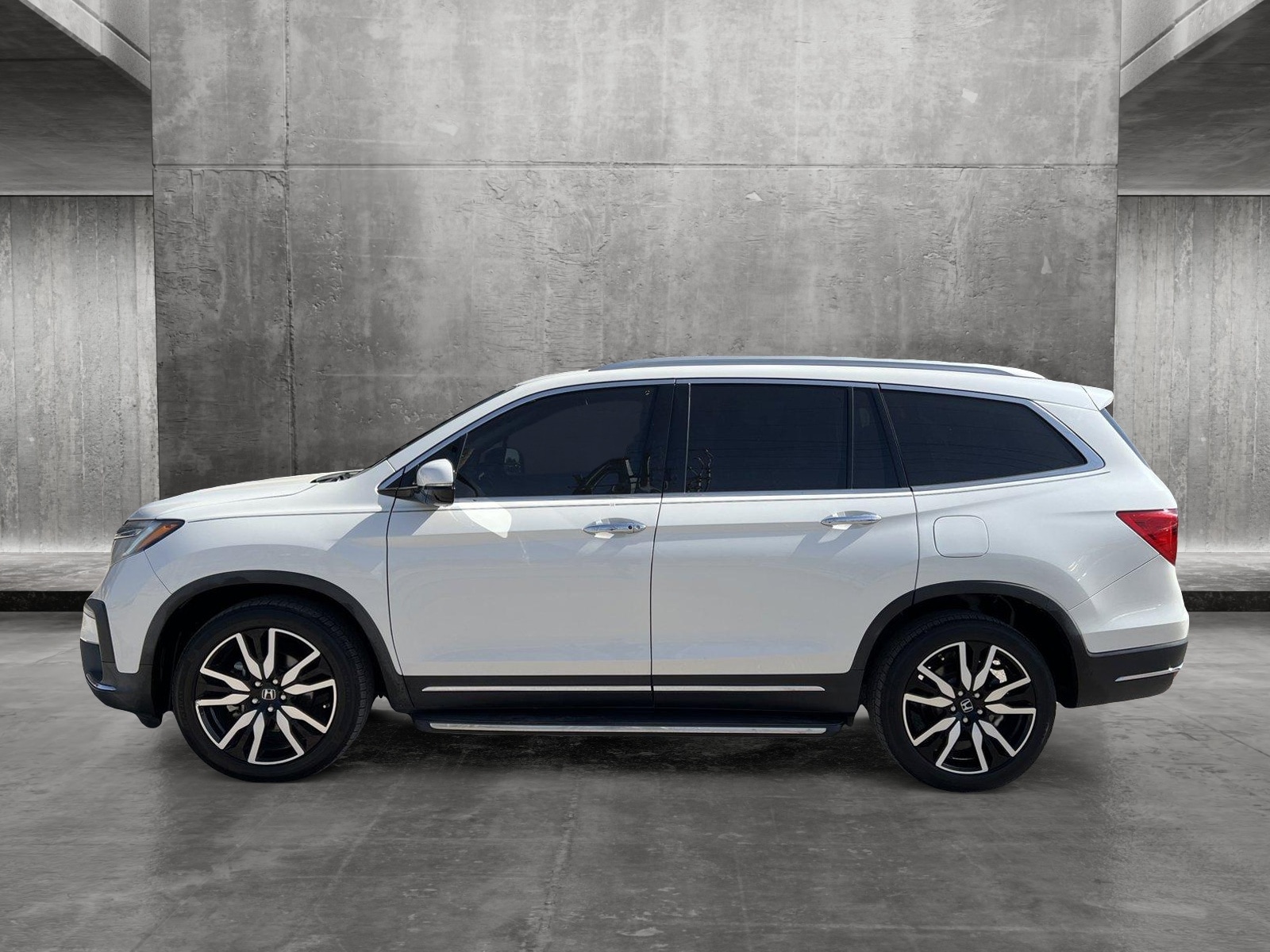 Used 2019 Honda Pilot Touring with VIN 5FNYF6H65KB042343 for sale in Burleson, TX