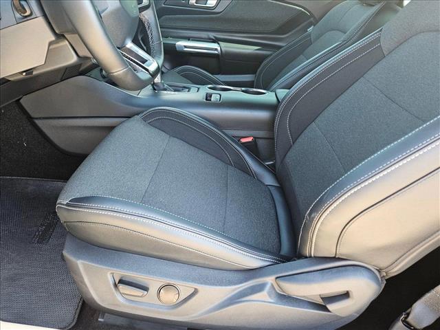 2025 Ford Mustang EcoBoost photo 3