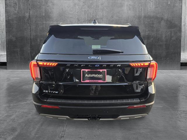 2025 Ford Explorer photo 4