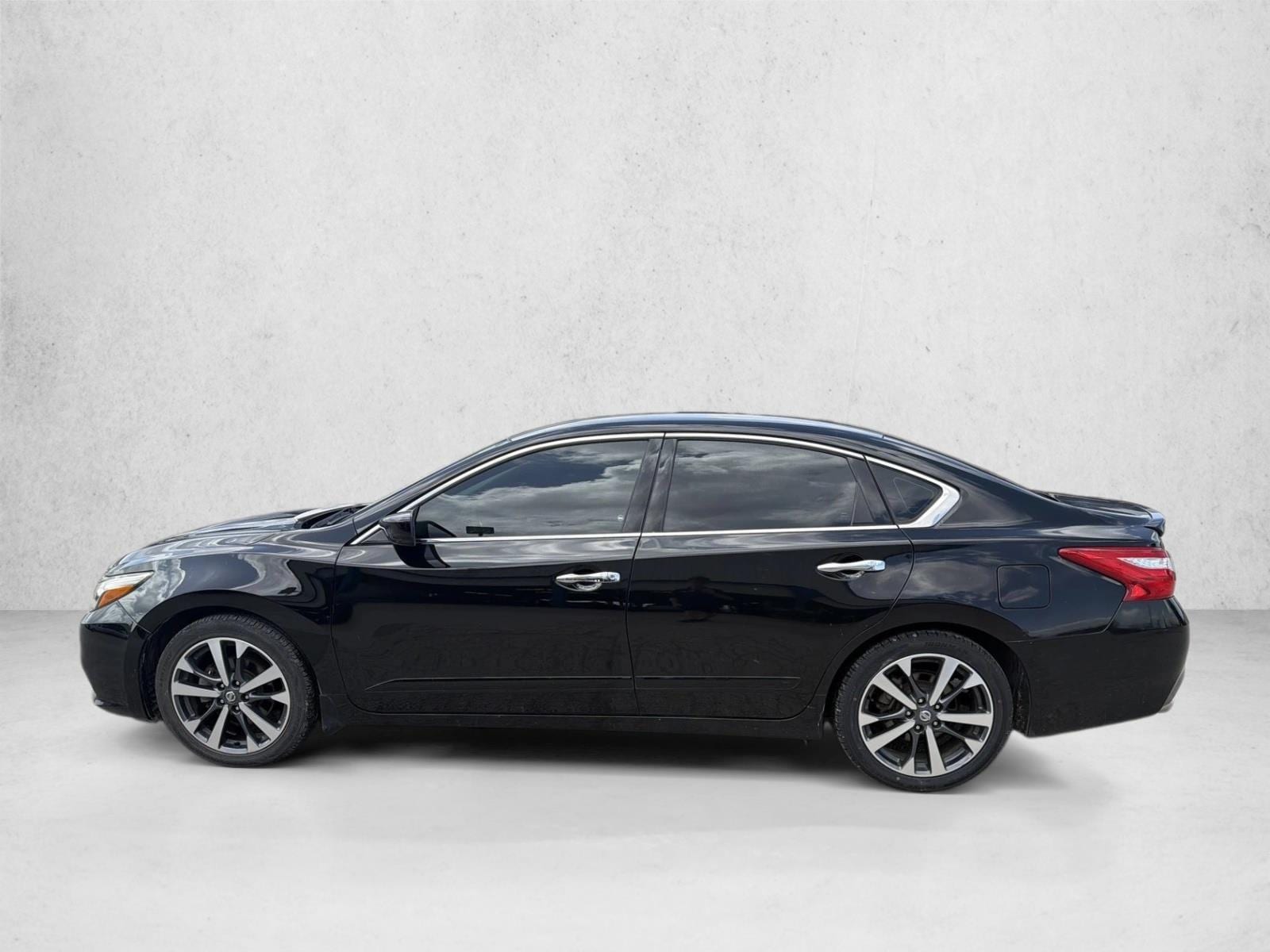 Used 2016 Nissan Altima SR with VIN 1N4BL3AP9GC230969 for sale in Burleson, TX