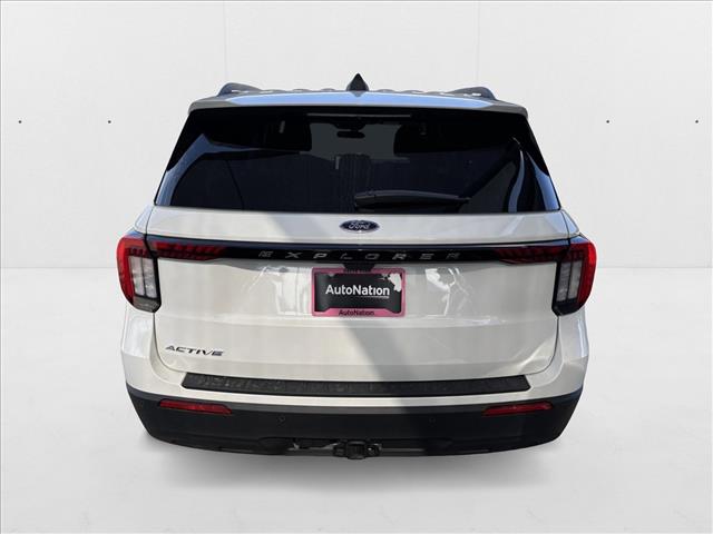 2025 Ford Explorer photo 4