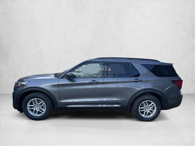 2025 Ford Explorer photo 2