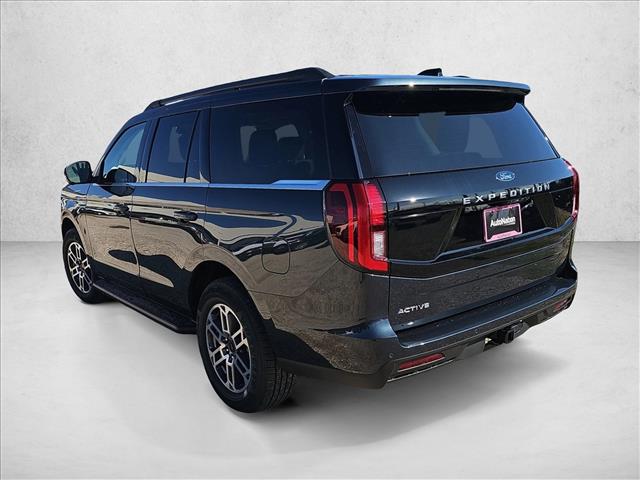 2025 Ford Expedition photo 2
