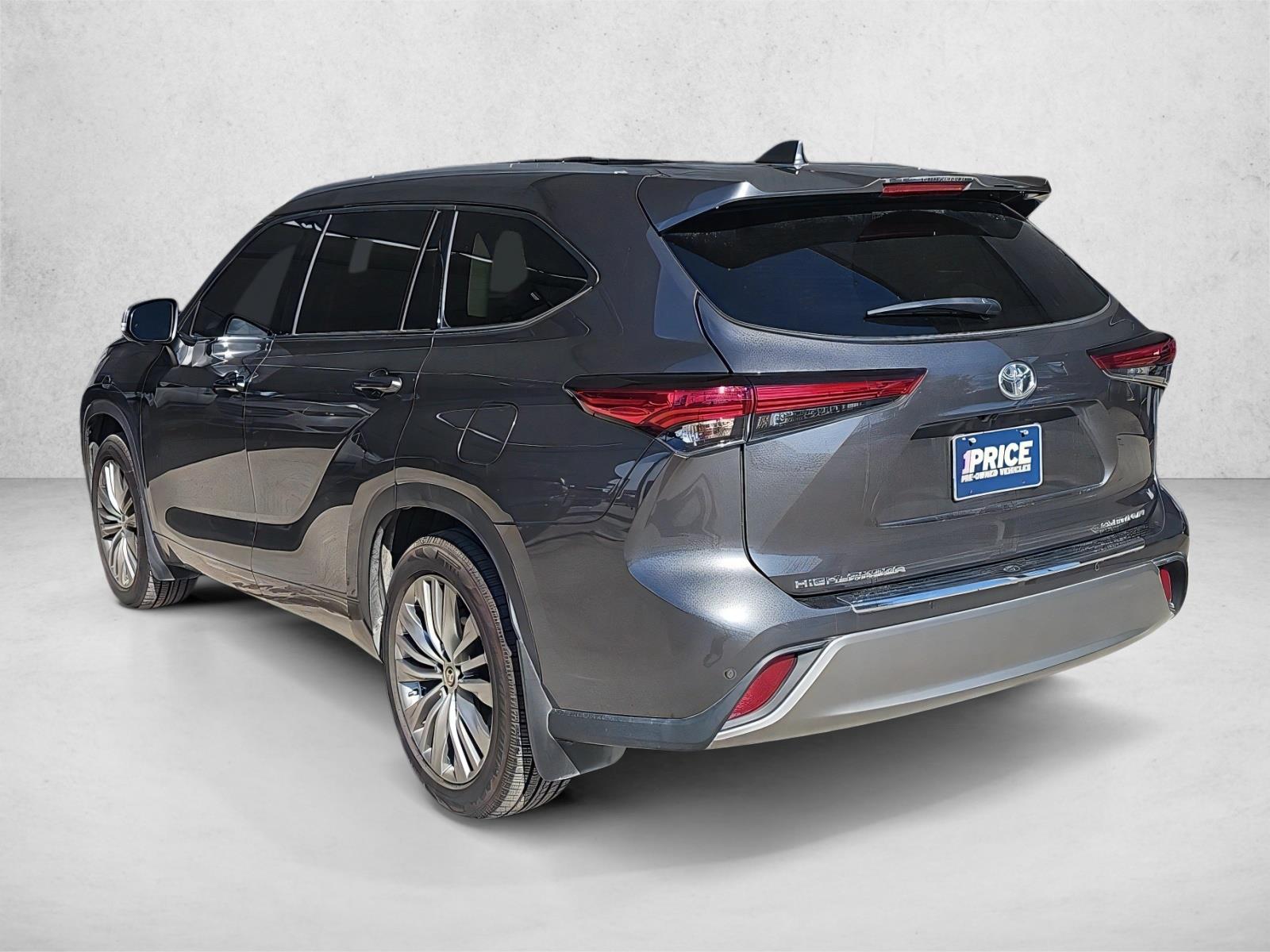 2023 Toyota Highlander Platinum photo 3