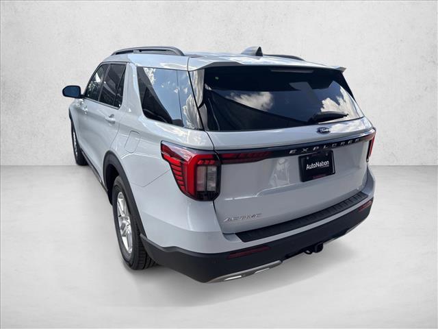 2025 Ford Explorer photo 3