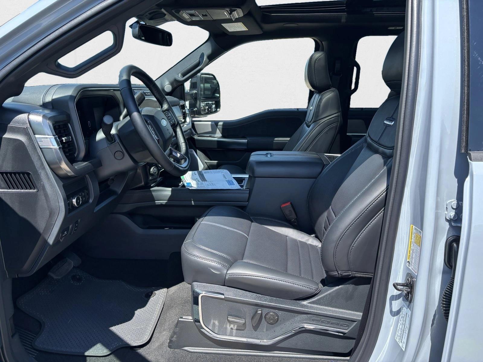 2026 Ford F-350 Super Duty Platinum - Photo 13