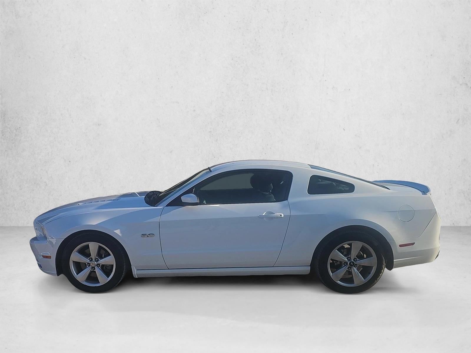2014 Ford Mustang GT Premium photo 2
