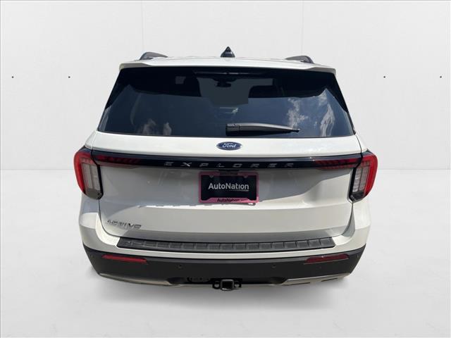 2025 Ford Explorer photo 4