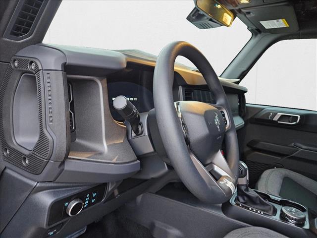 2025 Ford Bronco Base photo 3