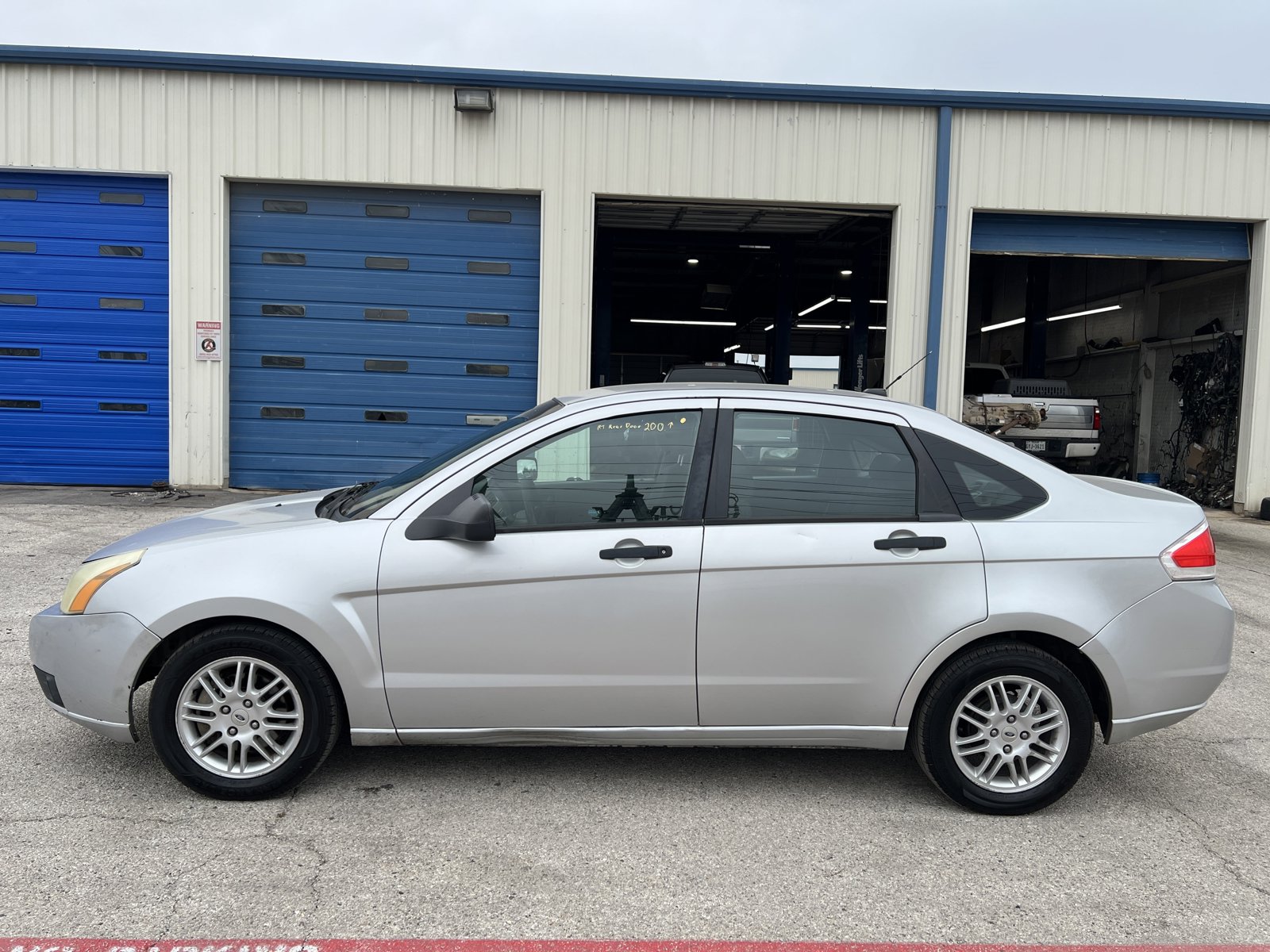 Used 2010 Ford Focus SE with VIN 1FAHP3FN3AW203679 for sale in Burleson, TX