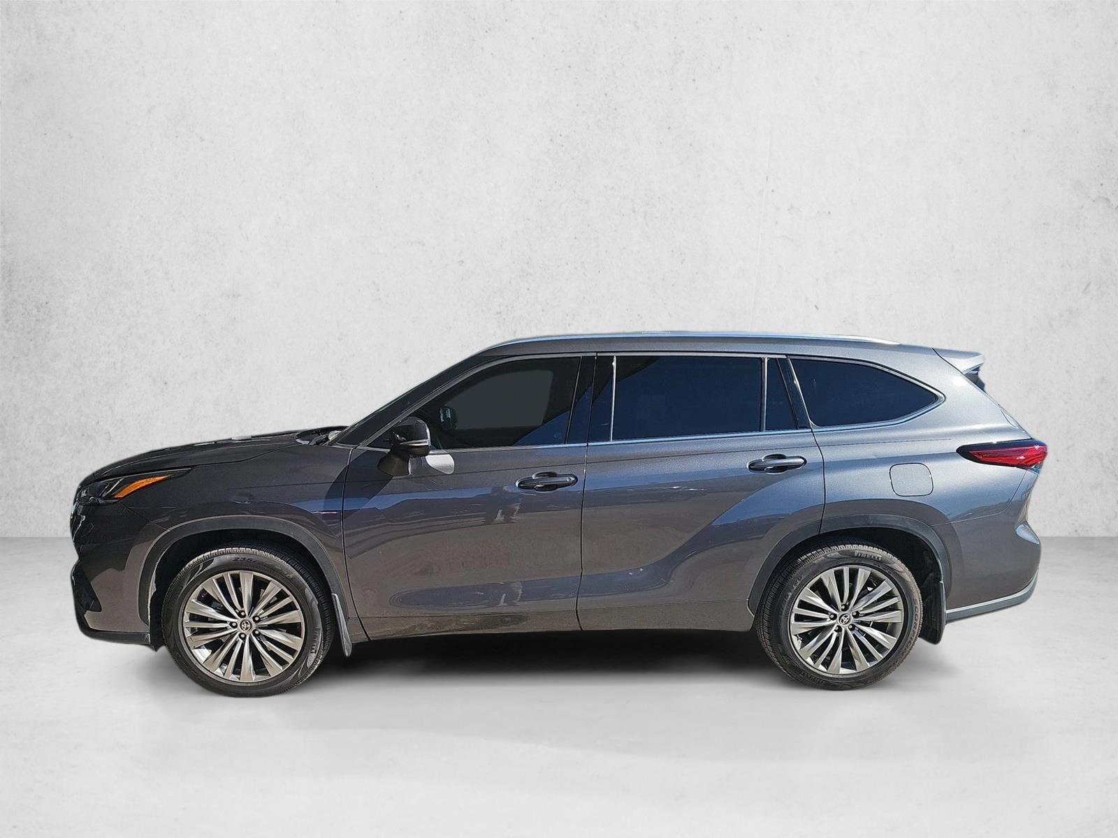 2023 Toyota Highlander Platinum photo 2