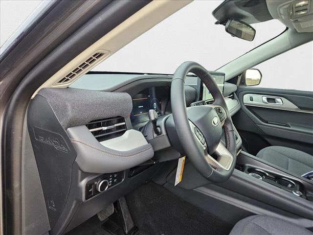 2025 Ford Explorer photo 3