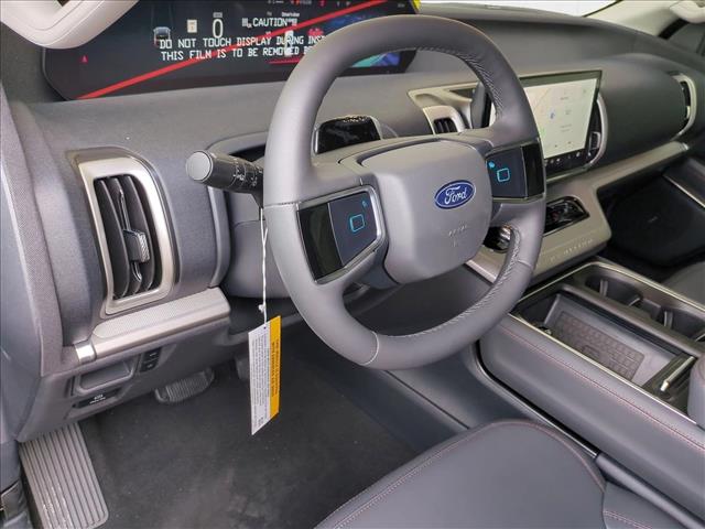 2025 Ford Expedition MAX photo 3